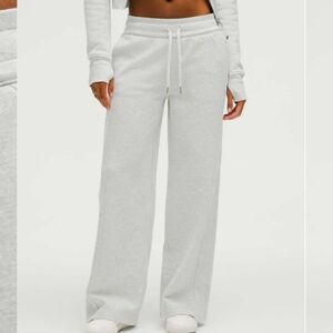 Lululemon Scuba Mid-Rise Wide-Leg Short Core Ultra Light Grey Sweatpants XXS